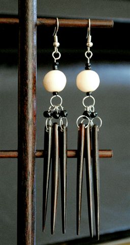 25004 Bone earrings